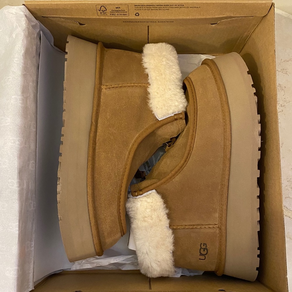 UGG Funkette Boot NWT